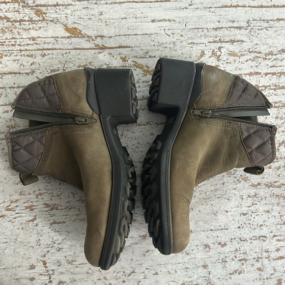 Merrell Size 9 boot - Picture 3 of 3